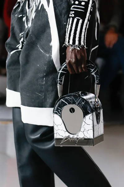 Look 49